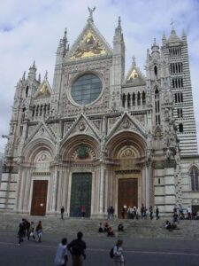 The front facade of the Duomo in Siena