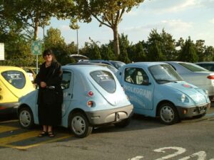 Aviva is amazed at the small cars in Italy