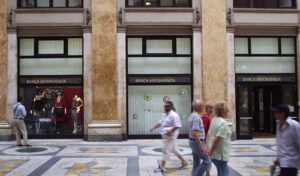 There is a branch of Antonveneta in the mall - ABN AMRO is trying to buy this bank right now There is a branch of Antonveneta in the mall - ABN AMRO is trying to buy this bank right now