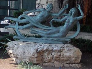 A statue at the waterfront 