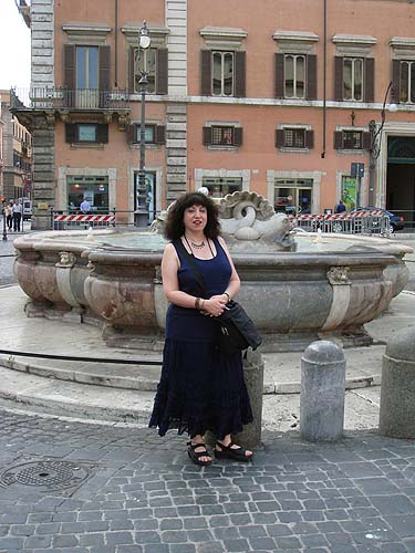 Aviva at a fountain